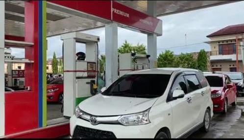 Foto: Pom Bensin Pertamnina sedang melayani warga (istimewa