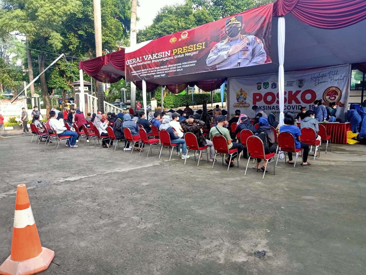 vaksinasi di polsek tebet