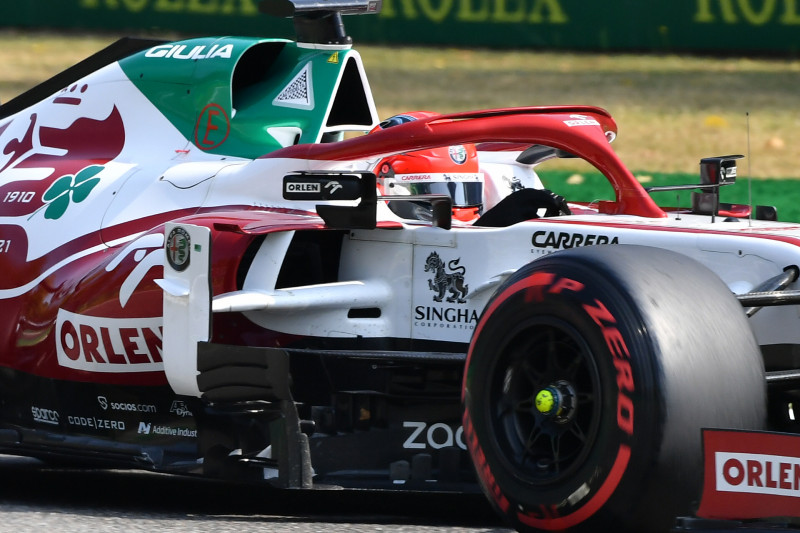Pembalap tim Alfa Romeo Robert Kubica