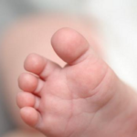 Ilustrasi bayi dibuang oleh orang tuanya. Foto: Ist