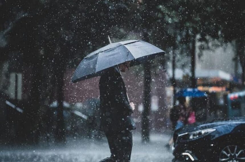 Ilustrasi hujan di Jakarta dan sekitarnya hari ini.