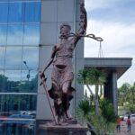 Patung Themis, Dewi Yunani sebagai simbol keadilan hukum. Foto: Joesvicar Iqbal/ipol.id
