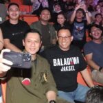 Anies-AHY Nonton Konser Dewa 19 bersama di Jakarta International Stadium. Foto: FB AHY