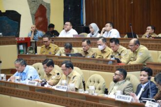 Menteri Dalam Negeri (Mendagri), Muhammad Tito Karnavian pada Rapat Kerja (Raker) dengan Komisi II DPR RI di Jakarta, Senin (13/2). Foto: Dok Kementerian Dalam Negeri (Kemendagri)