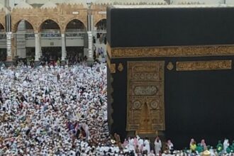 Jamaah hari dari seluruh dunia melakukan tawaf mengelilingi Kakbah. Ini adalah kiblatnya umat Islan. Foto: Kemenag