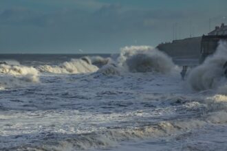 gelombang tiinggi banjir rob