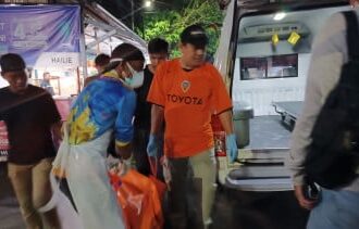 Seorang pria paruh baya bernama Alwi (67) warga Jalan Bakar Batu, Tanjungpinang, Kepulauan Riau ditemukan tewas membusuk serta berlumuran darah di rumahnya, pada Sabtu (23/3/2023) malam.