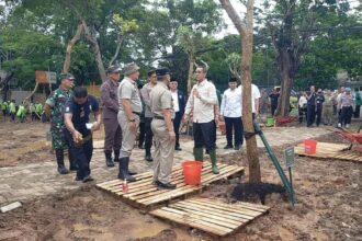 Pj Gubernur DKI Jakarta perluas kawasan unggulan dengan membuat Taman Sensori lebih asri. Foto: Pemkot Jakbar