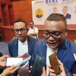 Calon Ketua dan Sekretaris DPC Peradi Jakarta Selatan (Jaksel), Bontor OL Tobing dan Riesky Indrawan dalam kegiatan Deklarasi Calon Ketua dan Sekretaris DPC Peradi Jaksel di Hotel Bidakara, Pancoran, Jakarta Selatan, Jumat (18/3) malam. Foto: Joesvicar Iqbal/ipol.id