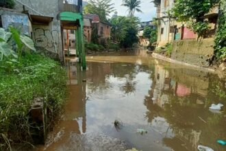 oal banjir luapan Kali Item di permukiman warga RW 07, Kelurahan Cililitan, Kecamatan Kramat Jati masih dicarikan cara penyelesaiannya oleh jajaran Pemkot Jakarta Timur, Senin (27/3).