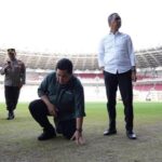 Erick Thohir mengecek kondisi Stadion Utama Gelora Bung Karno (SUGBK), Jakarta. Foto: PSSI