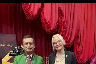 Oegroseno bersama Presiden ITTF Pelra Sorling asal Swedia. Foto/istimewa