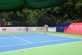 Tuan rumah Indonesia berhasil meloloskan petenis putra terbaiknya Muhamad Rifqy Fitriady maju kebabak kedua, BNI-MedcoEnergi International Tenis M25K.