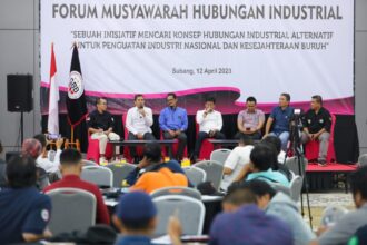 Forum Musyawarah Hubungan Industrial (FMHI) bersama serikat pekerja, buruh, dan perwakilan perusahaan digagas Ganjaran Buruh Berjuang (GBB) digelar di Aula Sawala Ageung 1 Favehotel Subang, Karanganyar, Kec. Subang, Kabupaten Subang, Jawa Barat, Rabu (12/4). Foto: GBB