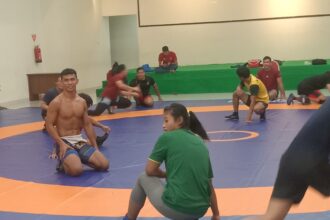 Pelatnaw Gulat Berlatih di GOR, Rawamangun, Jakarta Timur, Jumat Sore (14/4/2023).