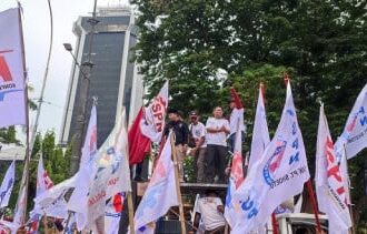 konfederasi-serikat-pekerja-nusantara-kspn-teriaki-nama-presiden-joko-widodo-jokowi-di-kawasan-patung-kuda-jakarta.