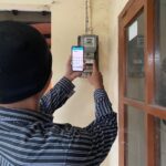 Melalui fitur Catat Meter secara mandiri yang tersedia di aplikasi PLN Mobile, pelanggan dapat mengetahui perkiraan pemakaian listrik setiap bulannya, sebelum tagihan resmi keluar. Foto: Dok PLN.