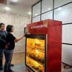 Foto 4: Agnes Emanulia Meilani, CTO ICS Compute sedang melakukan demo SmartAI Shop. Foto: aws