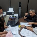 Kejaksaan Agung (Kejagung) saat menetapkan dan menahan WP, sebagai tersangka baru kasus dugaan korupsi penyediaan infrastruktur 4G dan paket infrastruktur 1, 2, 3, 4 dan 5 pada BAKTI Kementerian Komunikasi dan Informatika (Kominfo). Foto: Puspenkum Kejaksaan Agung