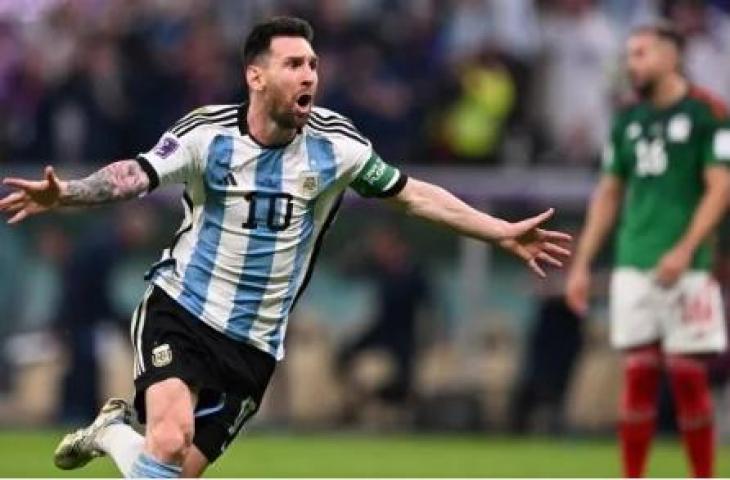 Lionel Messi selebrasi usai mencetak gol saat pertandingan sepak bola Grup C Piala Dunia 2022 antara Argentina dan Meksiko di Stadion Lusail di Lusail, Qatar, Sabtu (26/11/2022). [Kirill KUDRYAVTSEV / AFP]