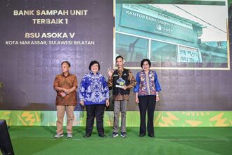 Bank Sampah ASOKA V yang merupakan bank sampah binaan PT Pegadaian di Kota Makassar berhasil menjadi juara Bank Sampah Unit Terbaik 1 dari Kementerian Lingkungan Hidup dan Kehutanan Republik Indonesia, Selasa (13/6). Foto: Pegadaian