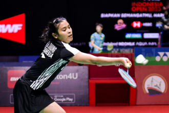 Gregoria Mariska Tunjung bertanding melawan Pusarla V. Sindhu pada ajang Kapal Api Group Indonesia Open 2023 di Istora Senayan, Selasa (13/6). (Alidrian Fahwi/ipol.id)
