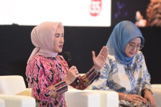 Direktur Utama Pertamina Nicke Widyawati dalam acara Media Briefing Capaian Kinerja Pertamina 2022 di Grha Pertamina, Selasa (6/6). Foto: Dok Pertamina