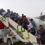 Jamaah haji gelombang pertama bertolak dari Tanah Air menuju Madinah, Arab Saudi. Foto: kemenag