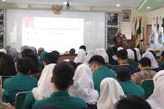 Sebanyak 200 pelajar di wilayah Kota Administrasi Jakarta Selatan mengikuti Program Jaksa Masuk Sekolah dari Kejaksaan Agung Republik Indonesia dan jajaran korps Adhyaksa, di Sekolah Menengah Atas Negeri (SMAN) 8 Jakarta, Kelurahan Bukit Duri, Tebet, Kamis (15/6) siang. Foto: Ist