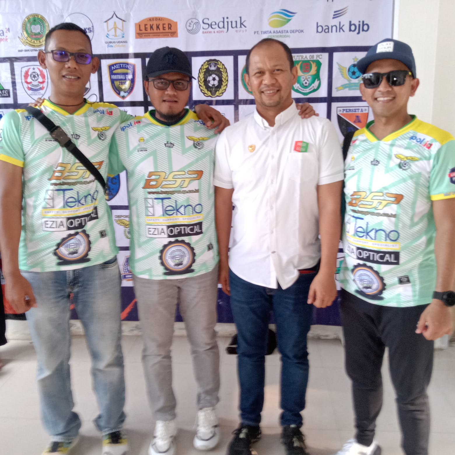 Para anggota HIPMI pendukung tim Depok Prima. Foto/ Ipol