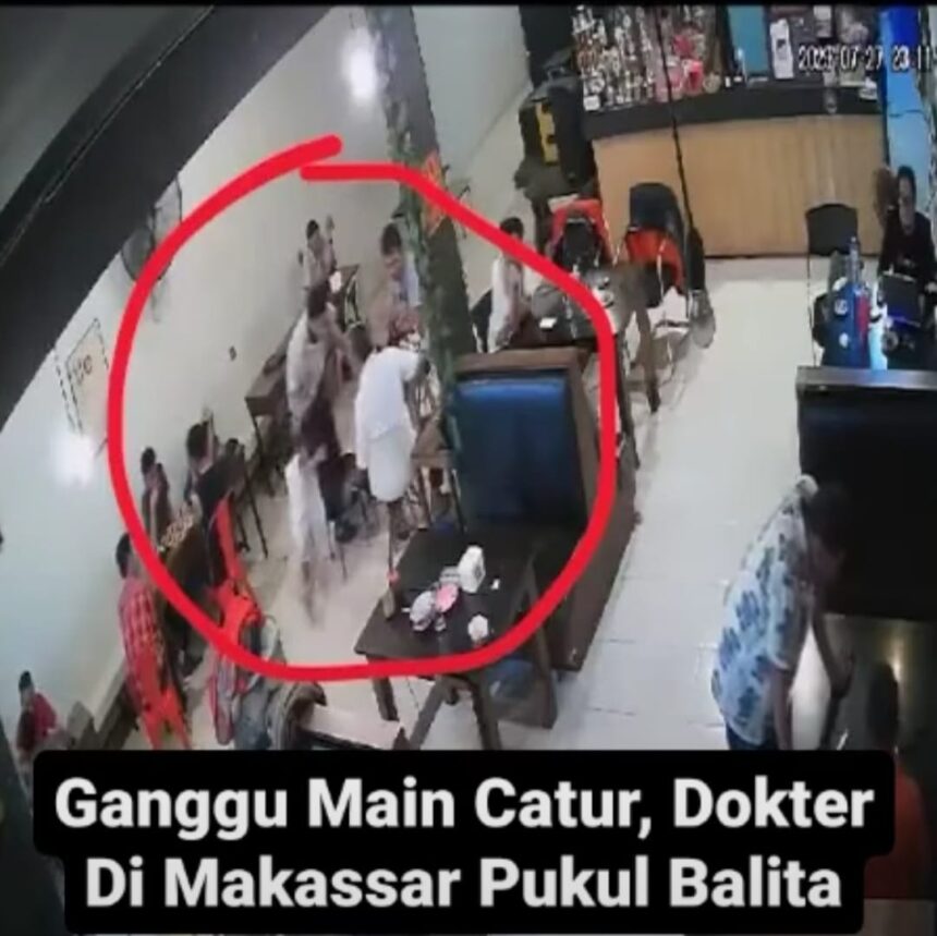 Pria tempeleng anak batita hingga jatuh kelantai, Foto: Instagram, @majelis08