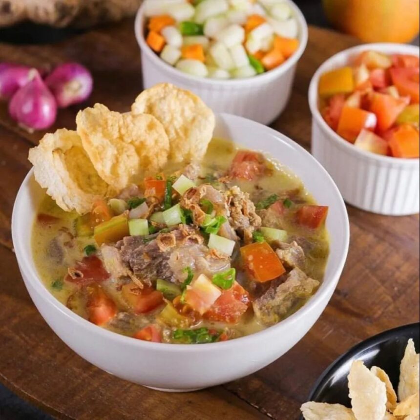 Soto Betawi ,kuliner khas Jakarta yang gurih dan enak.