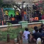 Gelar dangdut disamping pemakaman jadi viral, Foto : Tangkap Layar Instagram @infojember