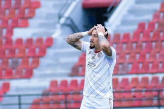 Arema kalah telak dengan Barito Putera ([Instagram/@aremaoficial])