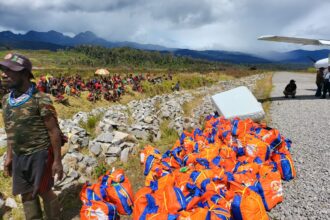 Badan Nasional Penanggulangan Bencana (BNPB) telah mengirimkan bantuan logistik dan peralatan. Total 3.844 kilogram dikirimkan melalui Bandara Sinak dan 1.384 kilogram lewat Bandara Agandugume, Minggu