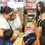 Kementerian BUMN berkolaborasi dengan Pertamina dan Angkasa Pura II menggelar bazar UMKM (Usaha Mikro Kecil Menengah) di Gedung Sarinah Jakarta pada 11-14 Agustus 2023