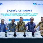 PT Bank Rakyat Indonesia (Persero) Tbk atau BRI bersama dengan PT Chandra Asri Petrochemical Tbk (Chandra Asri) melakukan penandatanganan Nota Kesepahaman (Memorandum of Understanding/MoU) untuk fasilitas pembiayaan bagi pelanggan polimer domestik Chandra Asri. Foto: Dok BRI