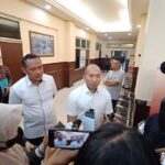 Kasat Narkoba Polres Metro Jakarta Selatan, Kompol Achmad Ardhy didampingi Wakasat Narkoba saat memberikan keterangan pada awak media di Mapolres, Kamis (3/8). Foto: Joesvicar Iqbal/ipol.id
