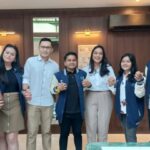 Gerakan Milenial Indonesia (GMI), basis relawan Prabowo Subianto dan Indonesia Moeda, relawan Erick Thohir, kompak berkolaborasi melakukan silaturahmi sambut Hari Ulang Tahun (HUT) ke-78 RI di kawasan Senopati, No. 34, Kebayoran Baru, Jakarta Selatan, Rabu (16/8) sore. Foto: Joesvicar Iqbal/ipol.id