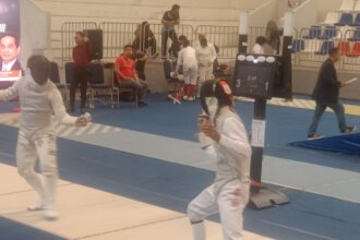 Atlet Anggar DKi bertarung dengan Atlet Kalimantan. Foto/ipol