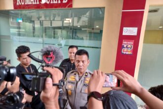 Kepala Rumah Sakit (RS) Polri Kramat Jati, Jakarta Timur, Brigjen Pol Hariyanto saat memberikan keterangan pada sejumlah awak media. Foto: Dok/Joesvicar Iqbal/ipol.id