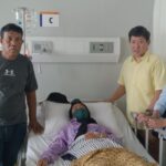 Ketua HIKMU, Nabil M Salim saat menjenguk warga Maluku Utara di RSCM, Sabtu (23/9) pagi. Foto: Sofian Ismanto/ipol.id