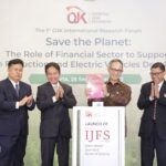 Ketua Dewan Komisioner Otoritas Jasa Keuangan, Mahendra Siregar, dalam sambutan pada kegiatan OJK International Research Forum 2023 di Jakarta, Senin. Foto/dok/OJK