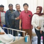 Ketua Umum HIKMU, Nabil M Salim (ketiga dari kanan) saat mendatangi RS Fatmawati, Jaksel, Kamis (28/9) bersama pengurus HIKMU.(foto sofian/ipol.id)