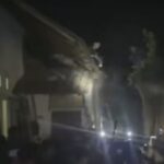 Maling sembunyi di atap rumah warga, Foto: Instagram, @kabarnegri (tangkap layar)