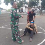 Atep Ramdani (30), terduga pelaku pemerkosaan anak di bawah umur saat ditangkap anggota Koramil 1308/Cipaku Kodim 0613/Ciamis, Kamis (28/9). Foto: Pendim 0613/Ciamis