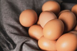 Ilustrasi, ditangkap pihak minimarket seorang Ibu mencuri telur untuk memberikan 3 anaknya makan, foto: Freepik, @freepik