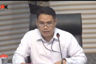 Direktur Penyidikan KPK, Asep Guntur dalam jumpa pers di Gedung KPK, Jumat (20/10) malam.