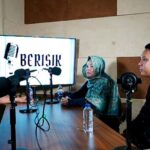 Mahrita saat mengadukan perkaranya ke IPW.