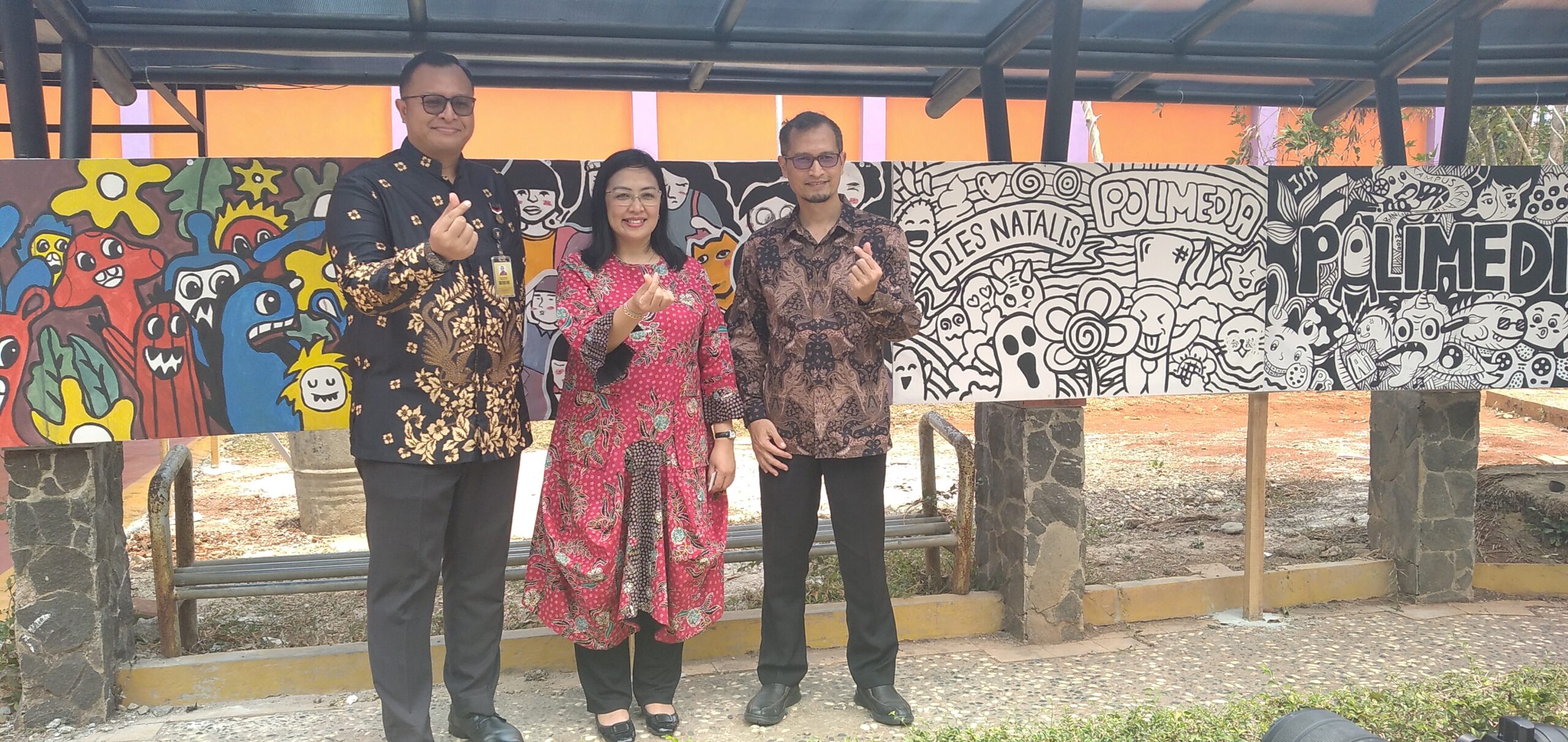 Rekor MURI doodle art terpanjang Polimedia.